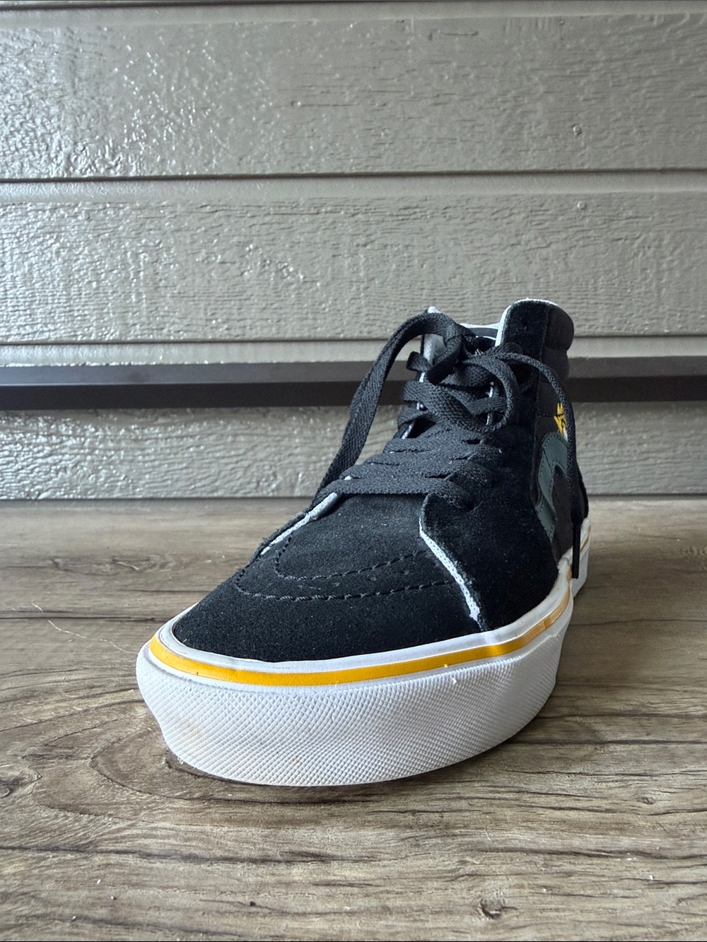Vans Unisex Black Suede Low-Top Sneakers with Yellow Stripe size W 8
